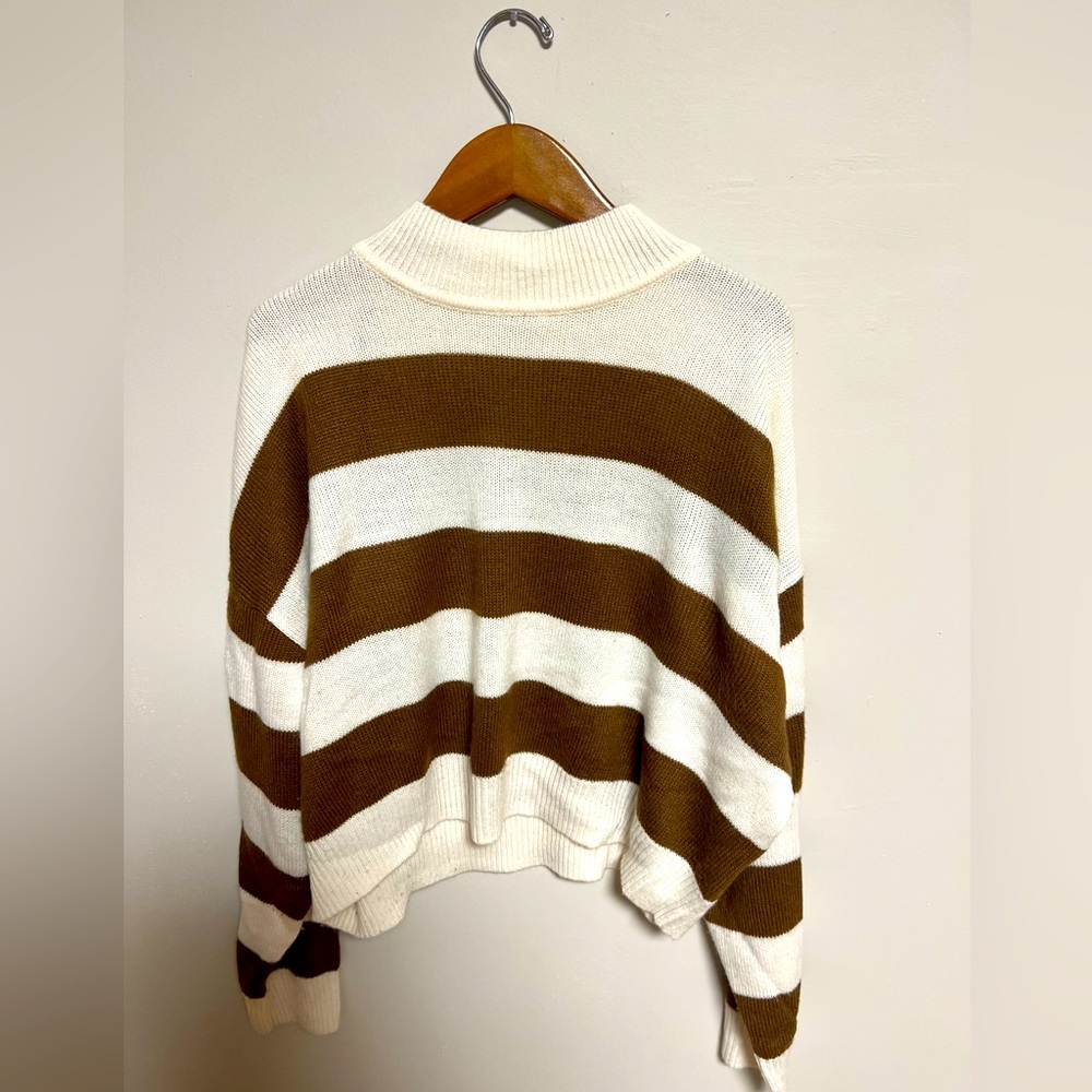 H&M. Size M. White with brown stripes light sweater.